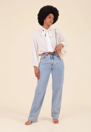 Calça Jeans Reta Azul Claro Com Cinto