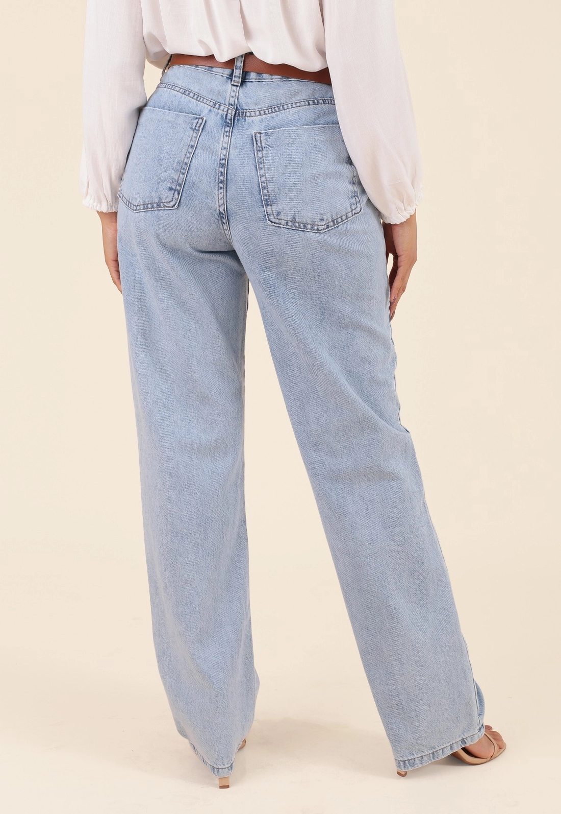 Calça Jeans Reta Azul Claro Com Cinto