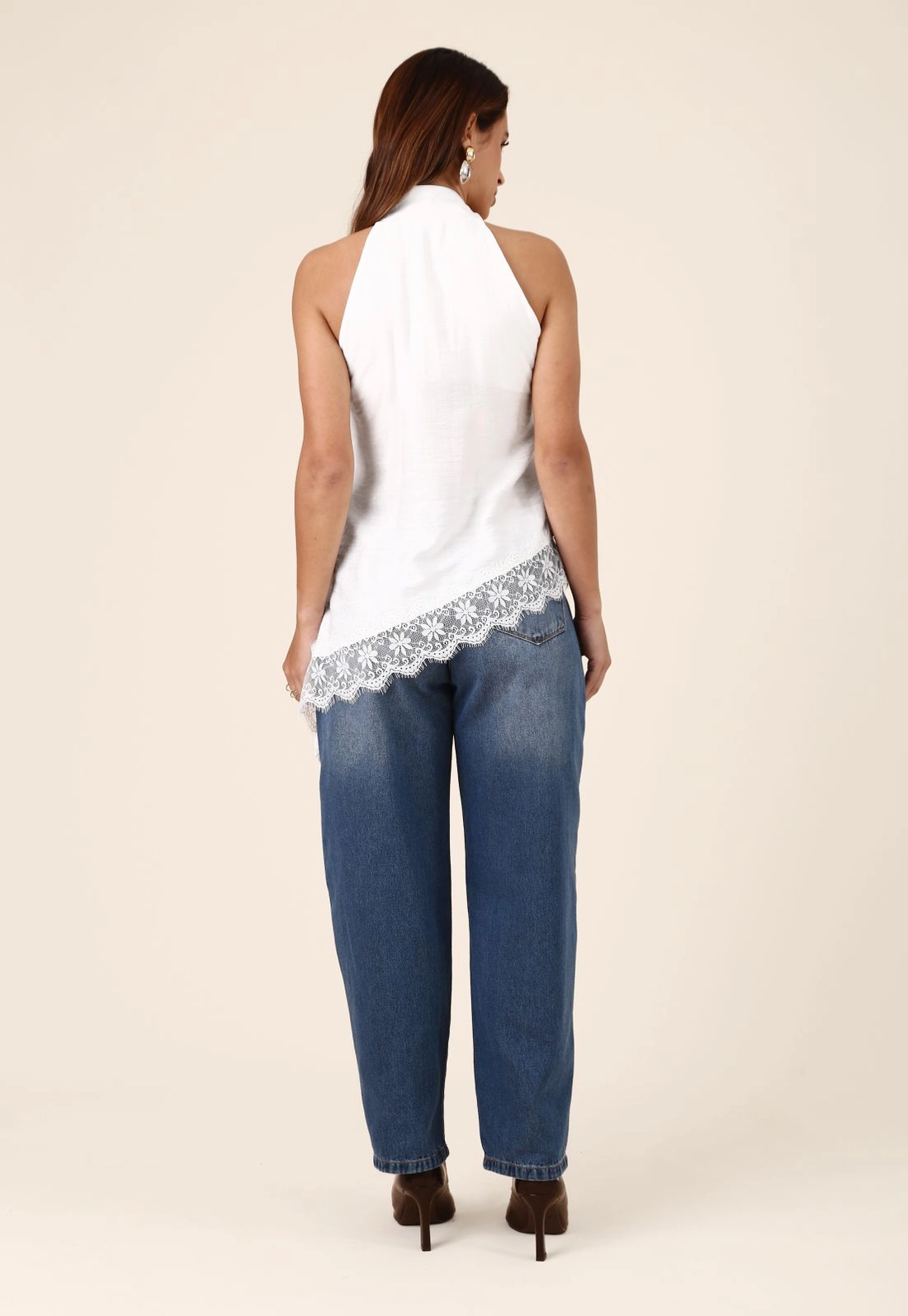 Blusa Gola Laço Com Barra Assimétrica Com Renda