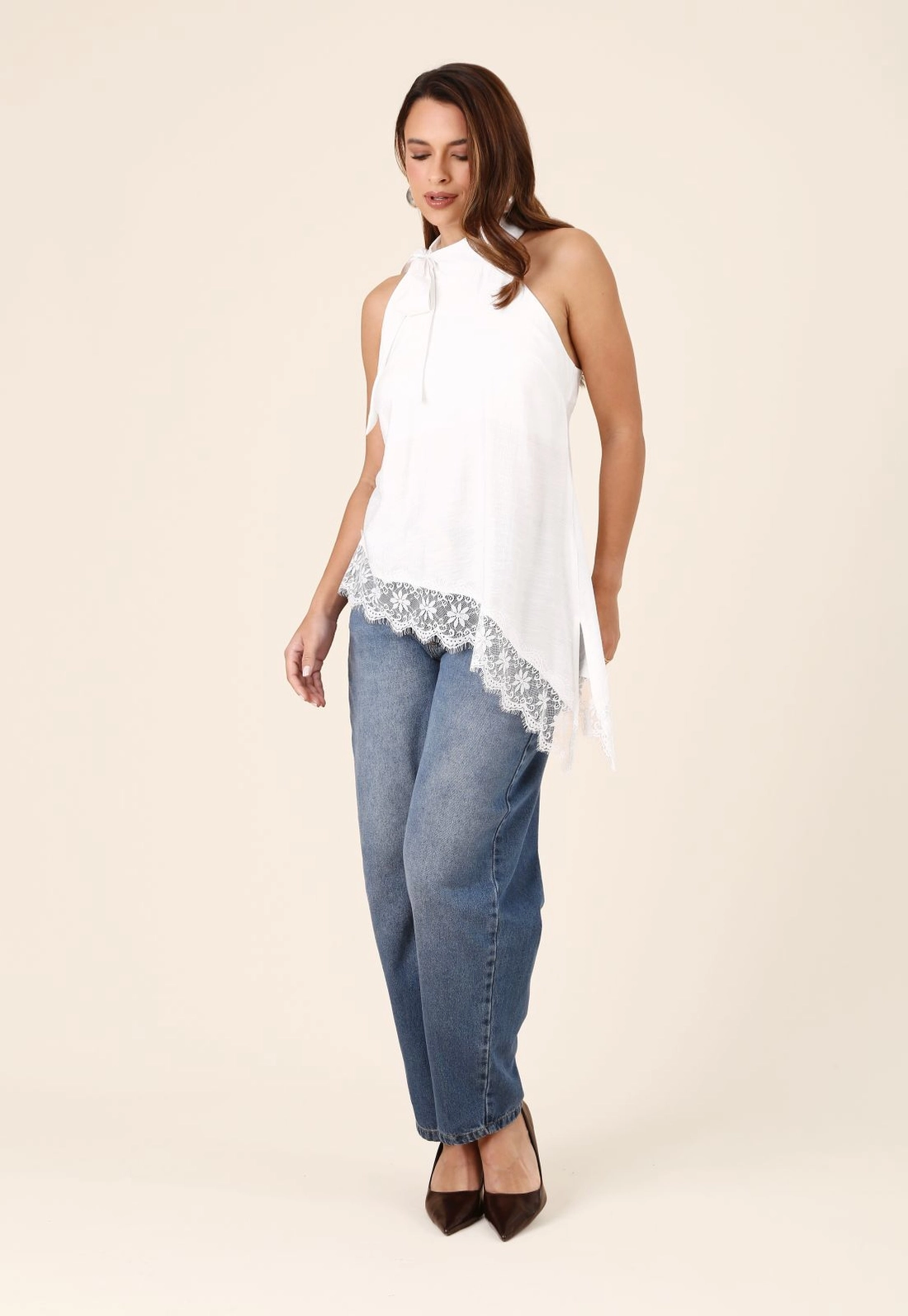 Blusa Gola Laço Com Barra Assimétrica Com Renda