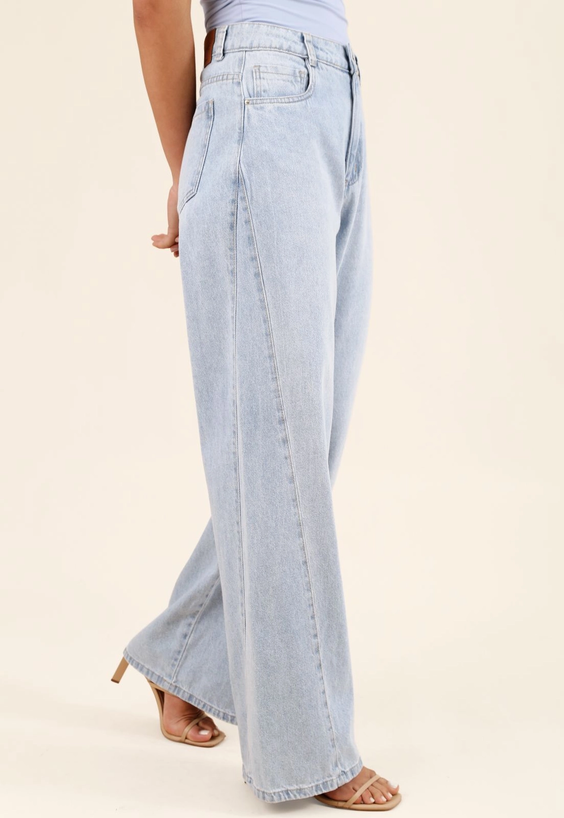 Calça Jeans Wide Leg Com Recorte Lateral