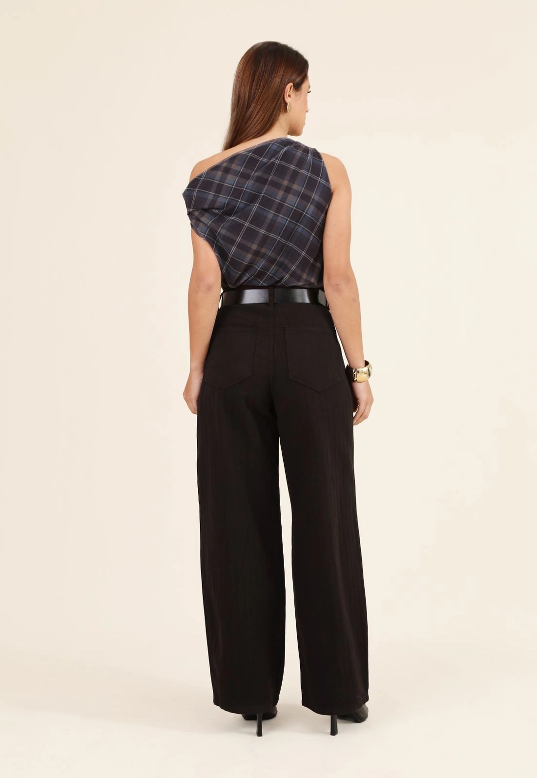 Calça Wide Leg Com Prega Frontal Em Sarja