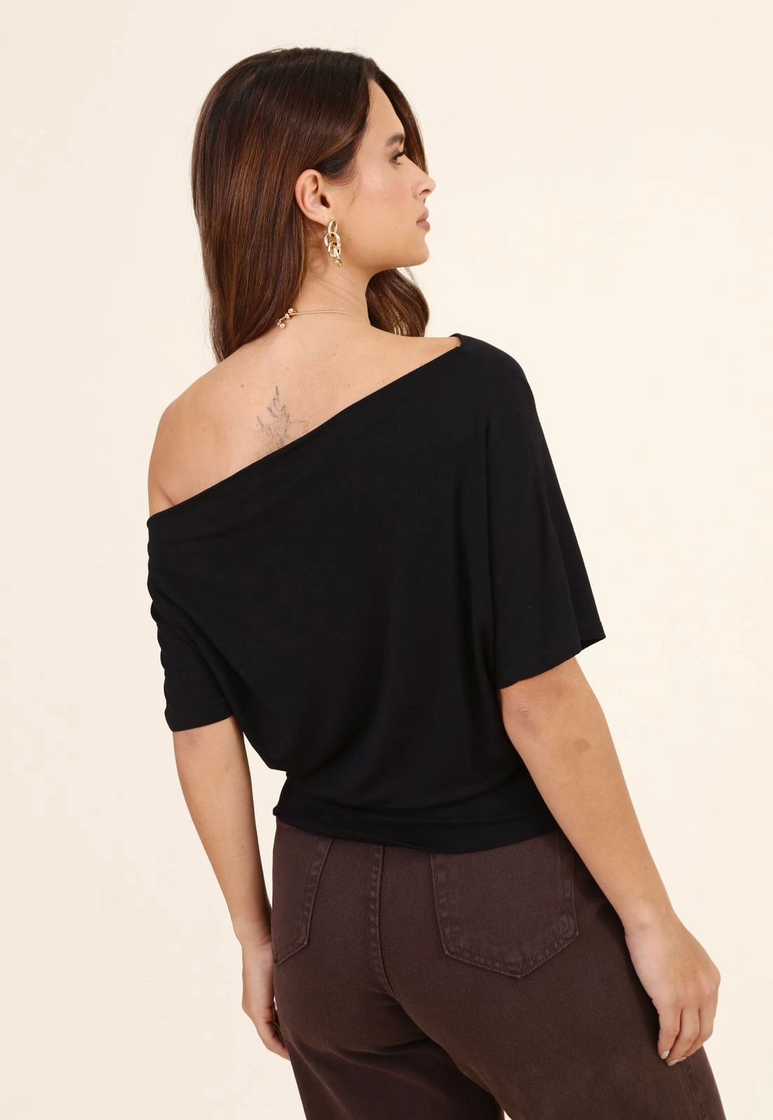 Blusa Manga Curta Assimétrica Em Viscolycra