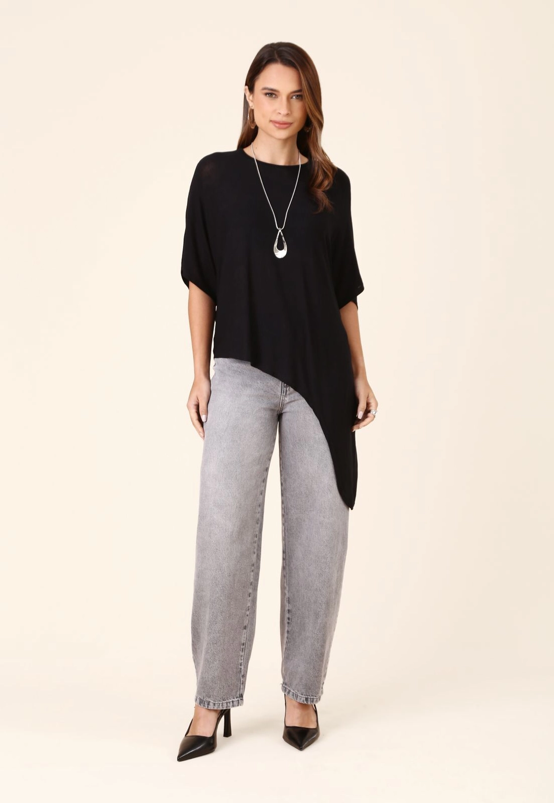 Blusa Manga Morcego Barra Assimétrica Em Malha