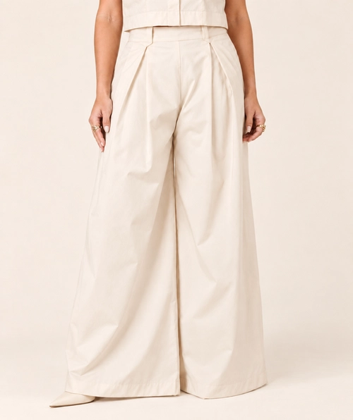 Calça Pantalona Com Pregas Em Alfaiataria