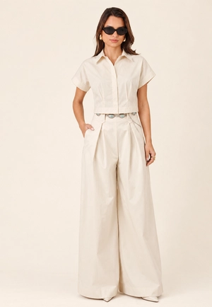 Calça Pantalona Com Pregas Em Alfaiataria