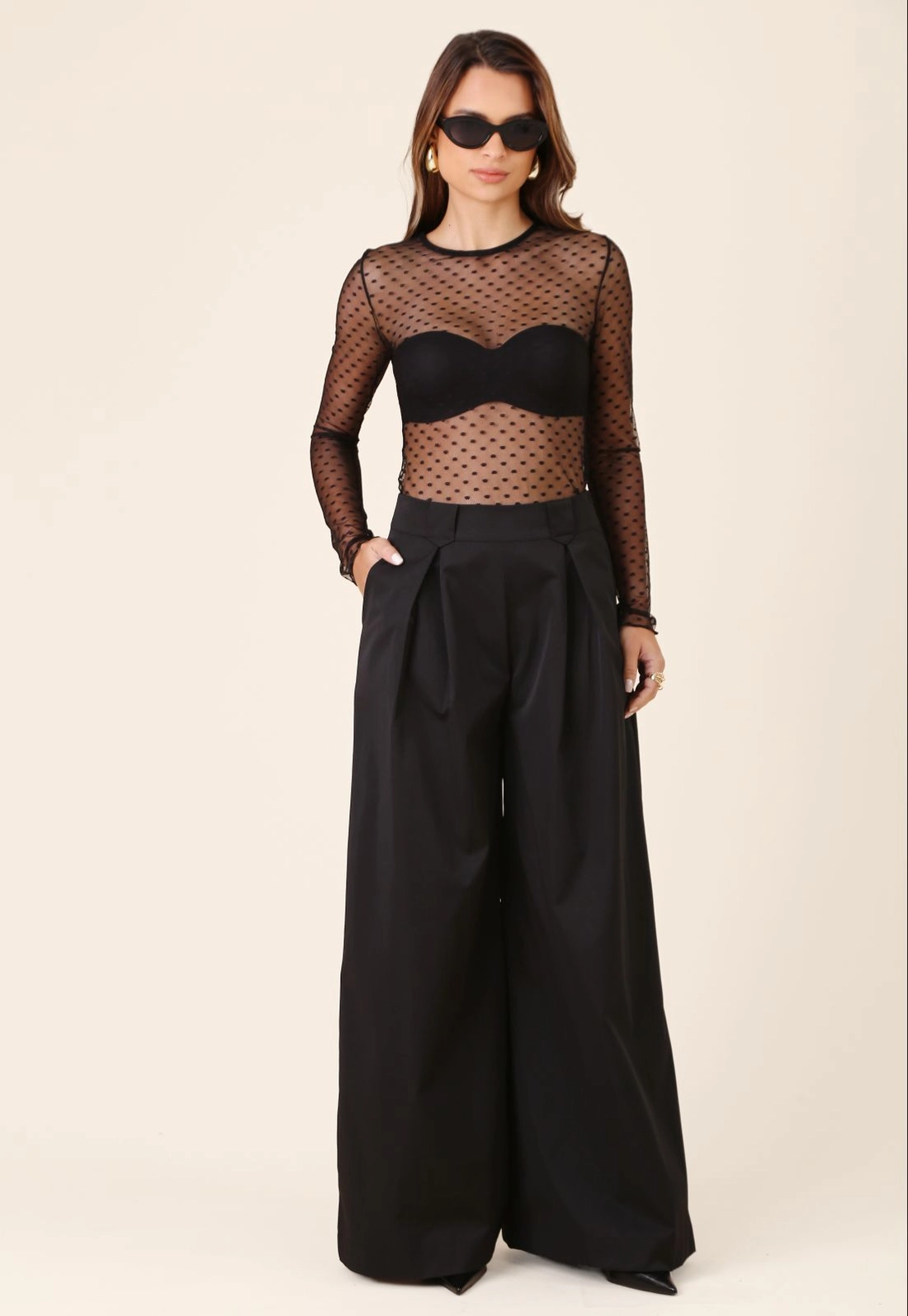 Calça Pantalona Com Pregas Em Alfaiataria