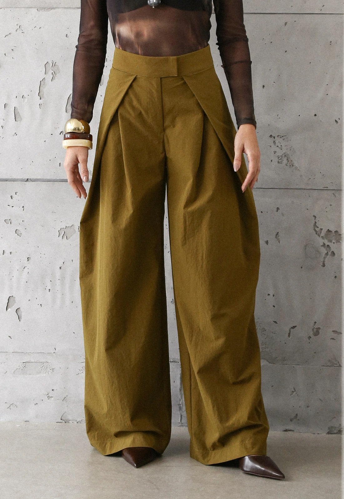 Calça Wide Leg Com Transpasse No Cós Em Alfaiataria