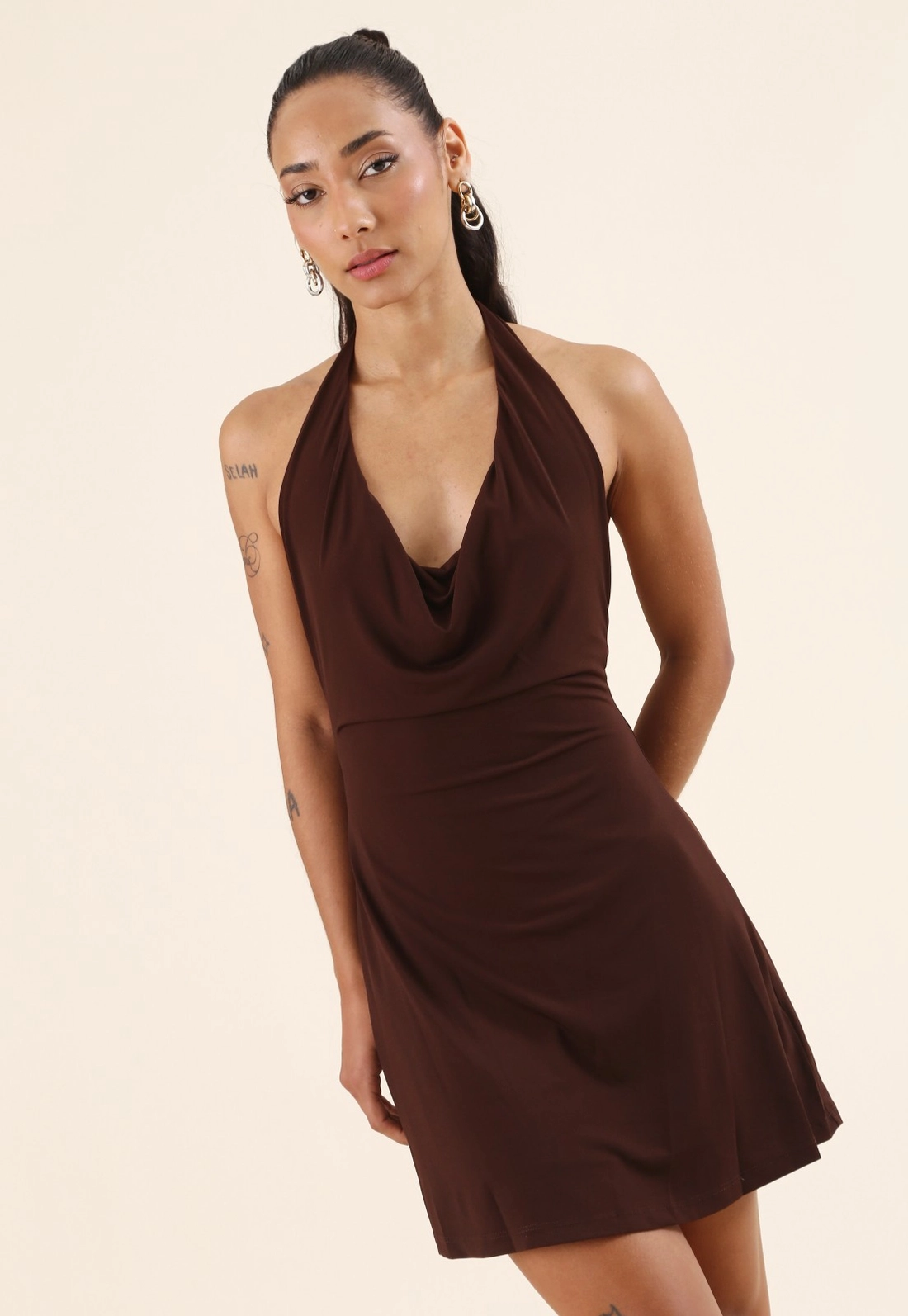 Vestido Curto Frente Única Em Malha