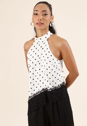 Blusa Gola Alta Poá Com Renda