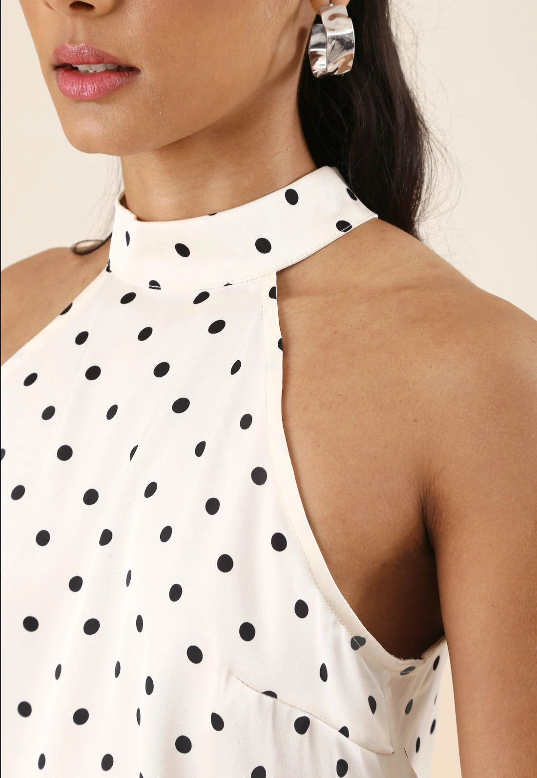 Blusa Gola Alta Poá Com Renda