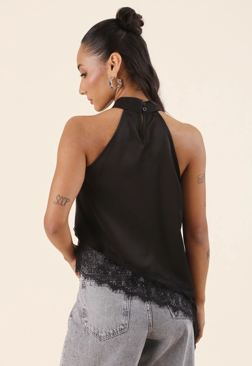 Blusa Gola Alta Assimétrica Com Renda