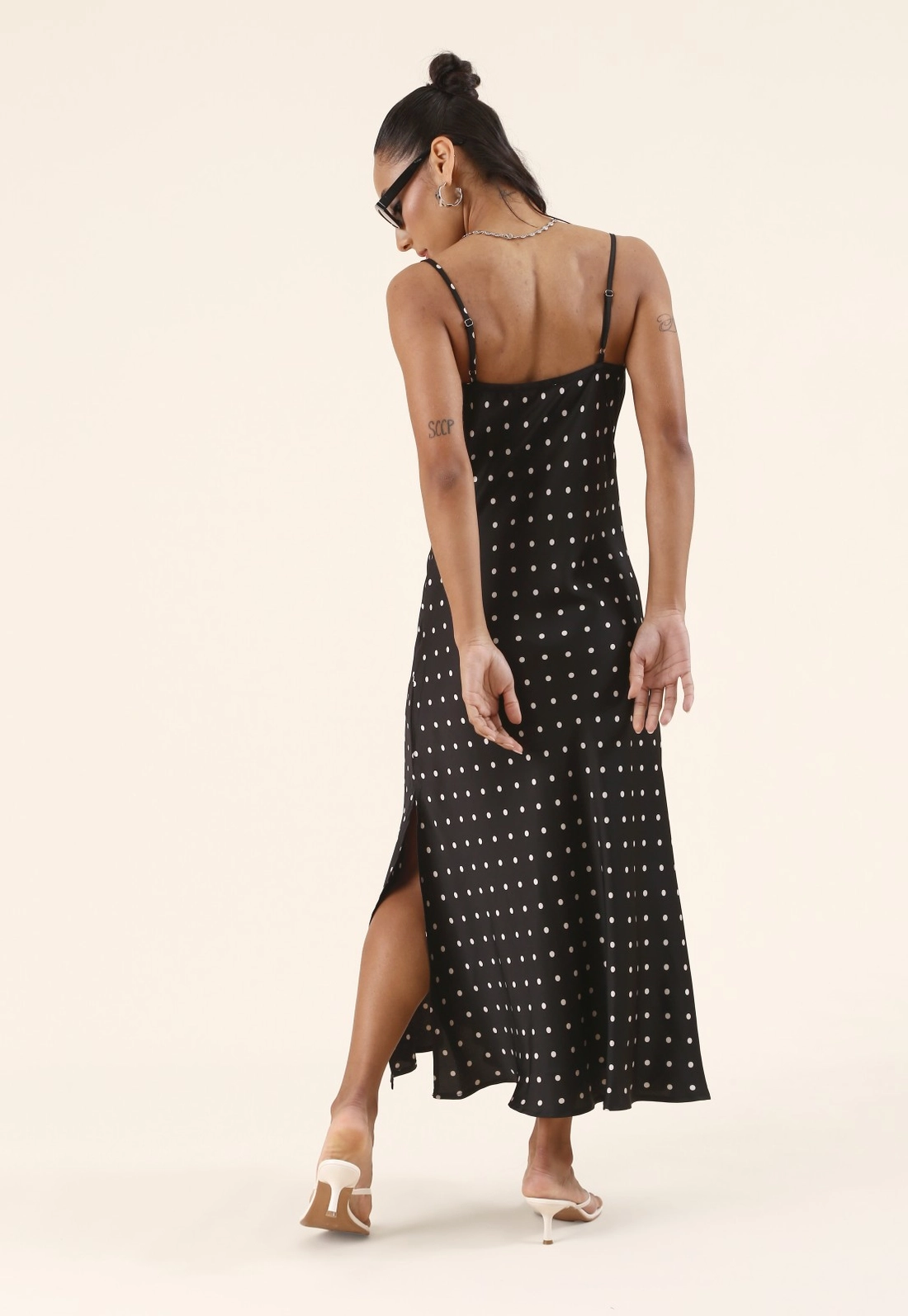 Vestido Midi Poá Degagê Em Cetim