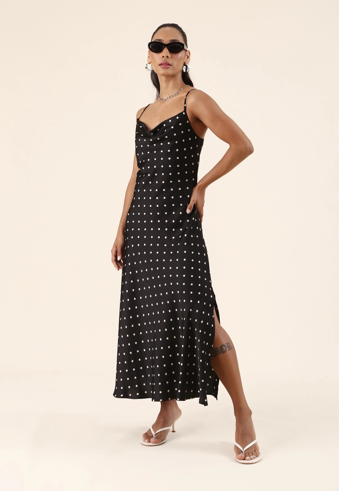 Vestido Midi Poá Degagê Em Cetim
