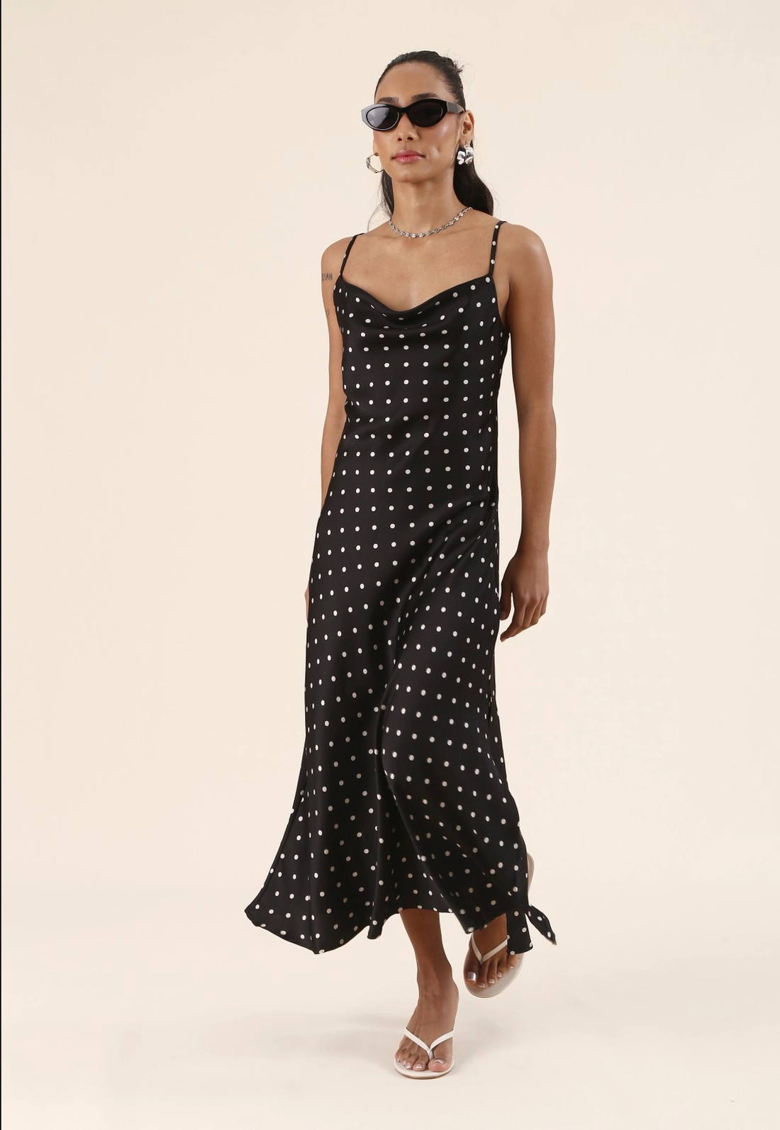 Vestido Midi Poá Degagê Em Cetim