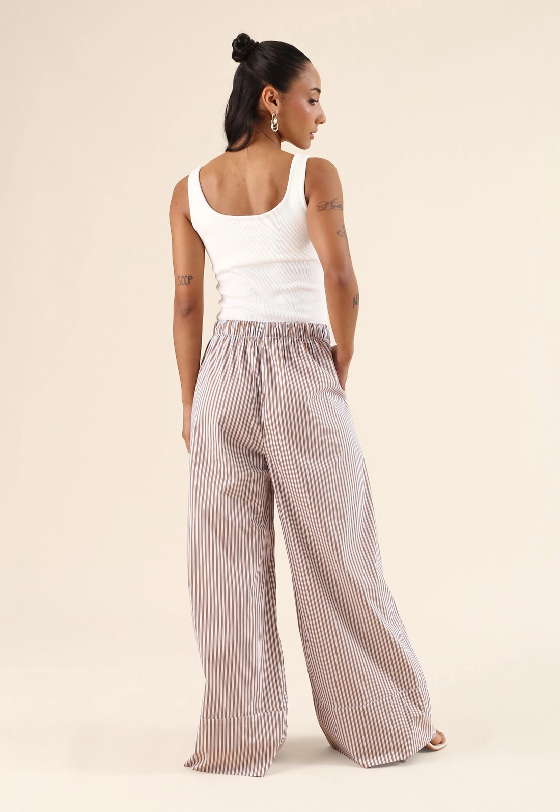 Calça Pantalona Em Tricoline Listrado