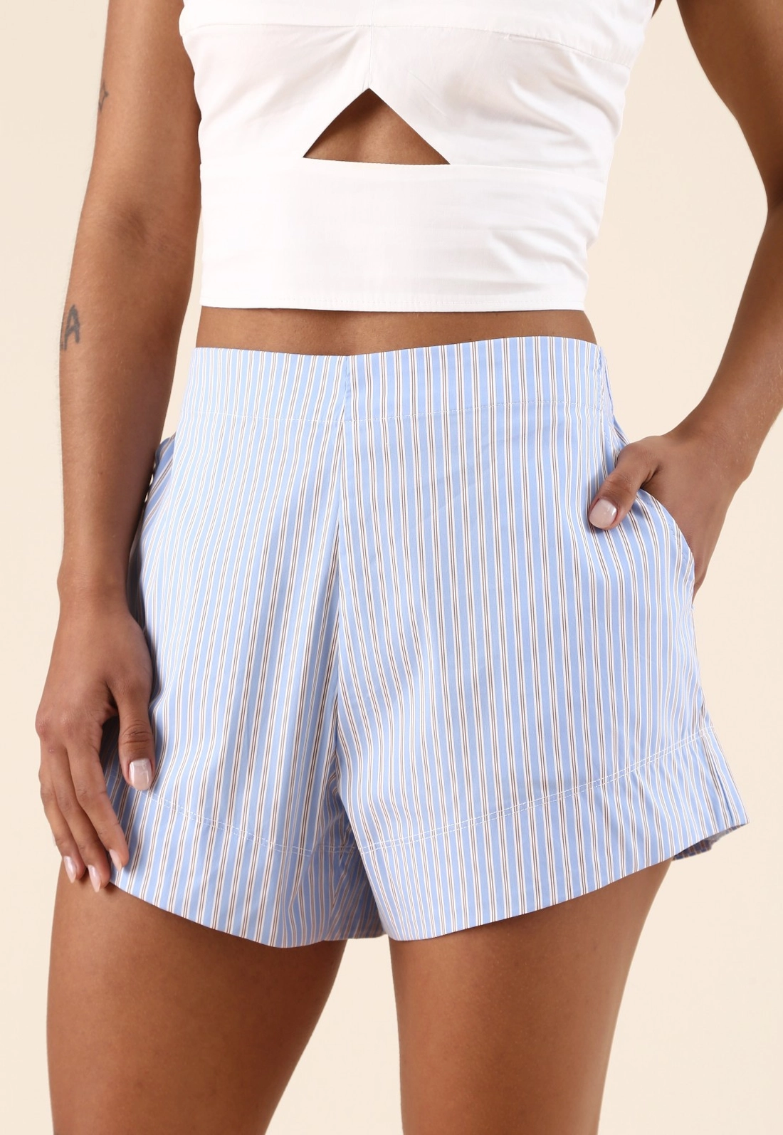 Short Curto Em Tricoline Listrado