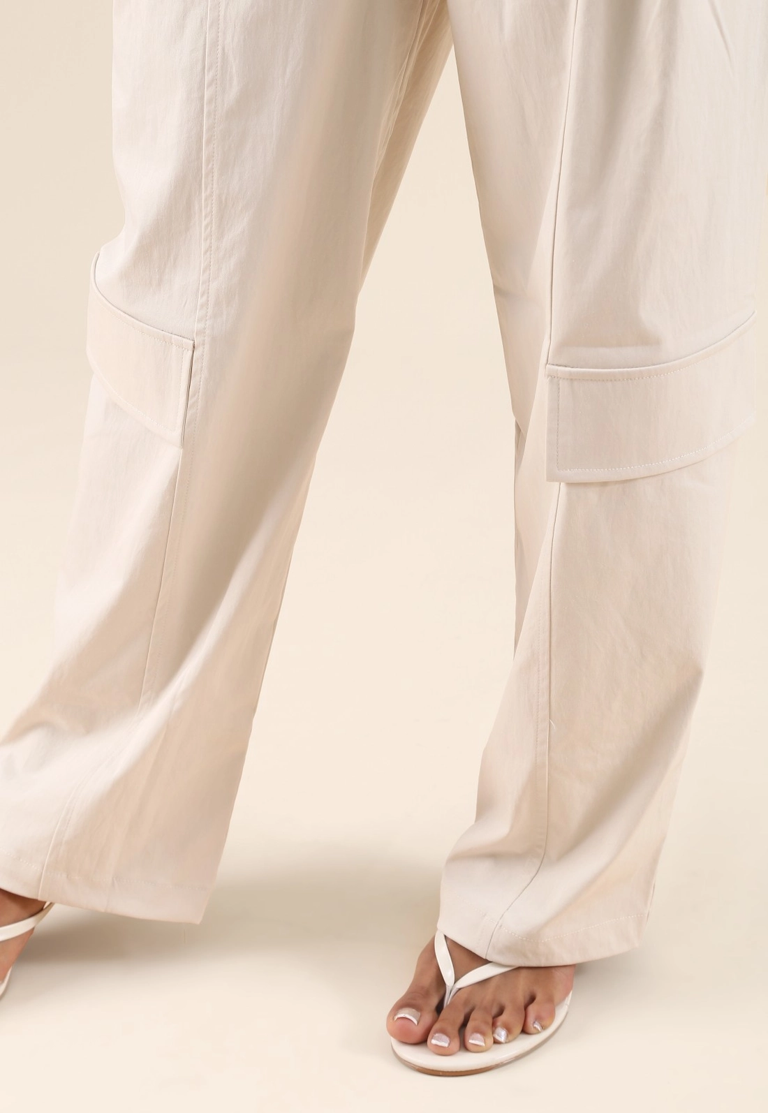 Calça Wide Leg Em Alfaiataria Com Prega Frontal