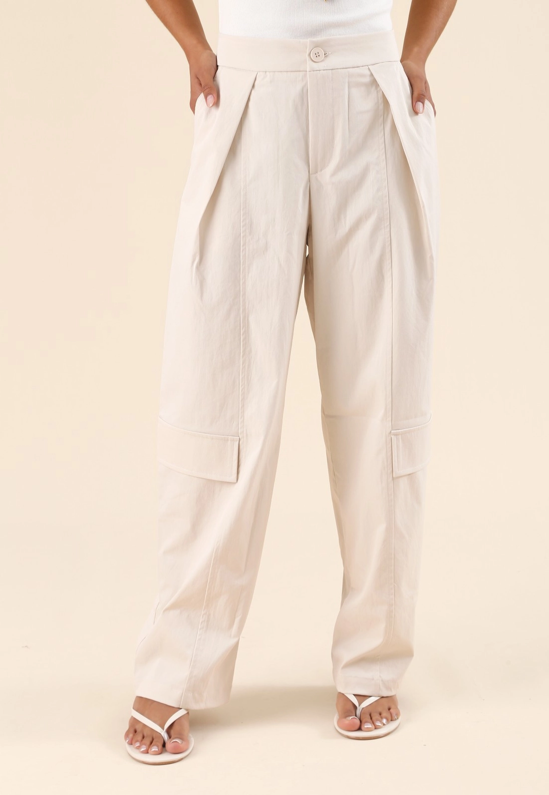 Calça Wide Leg Em Alfaiataria Com Prega Frontal