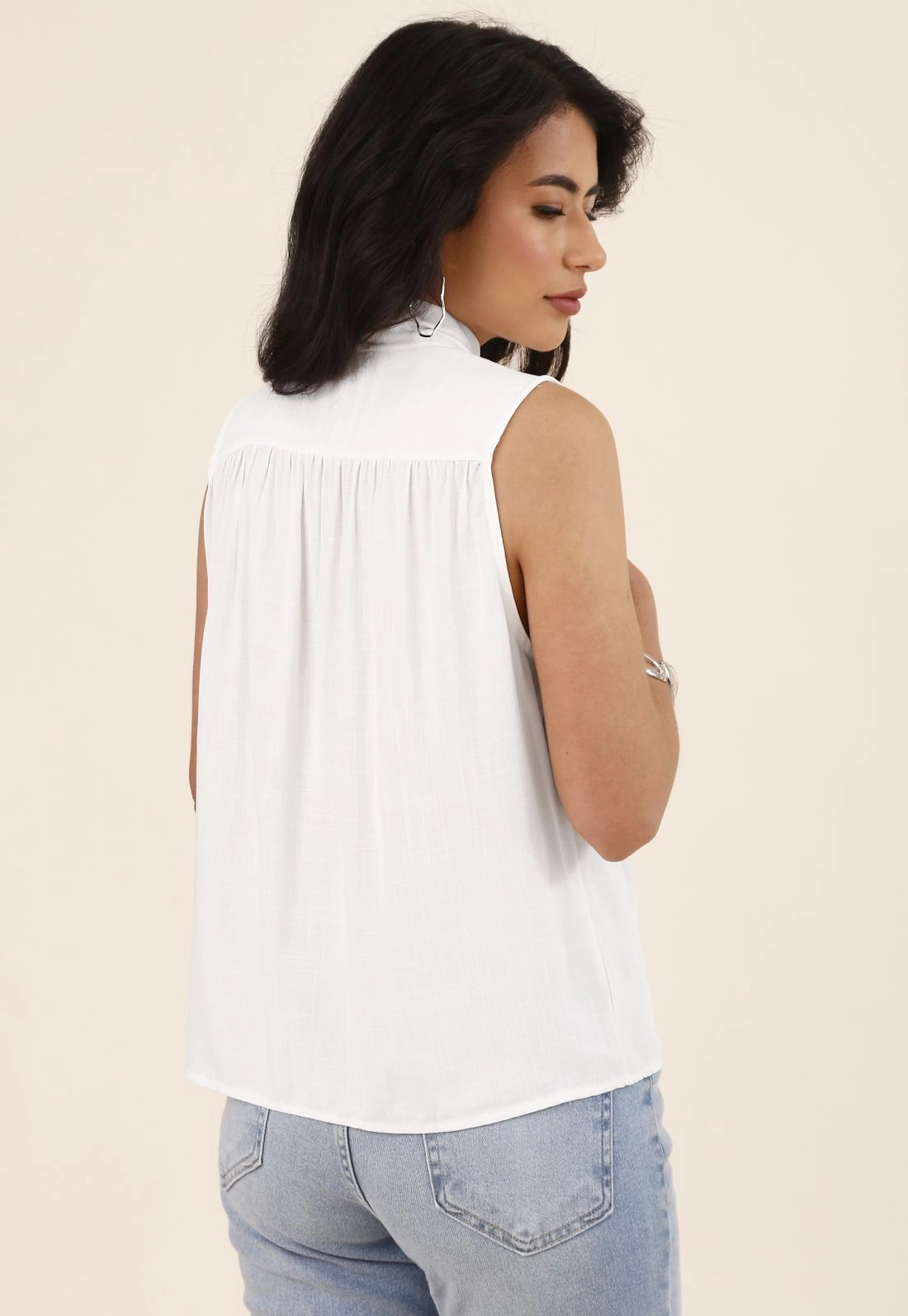 Blusa Sem Manga com Gola Laço
