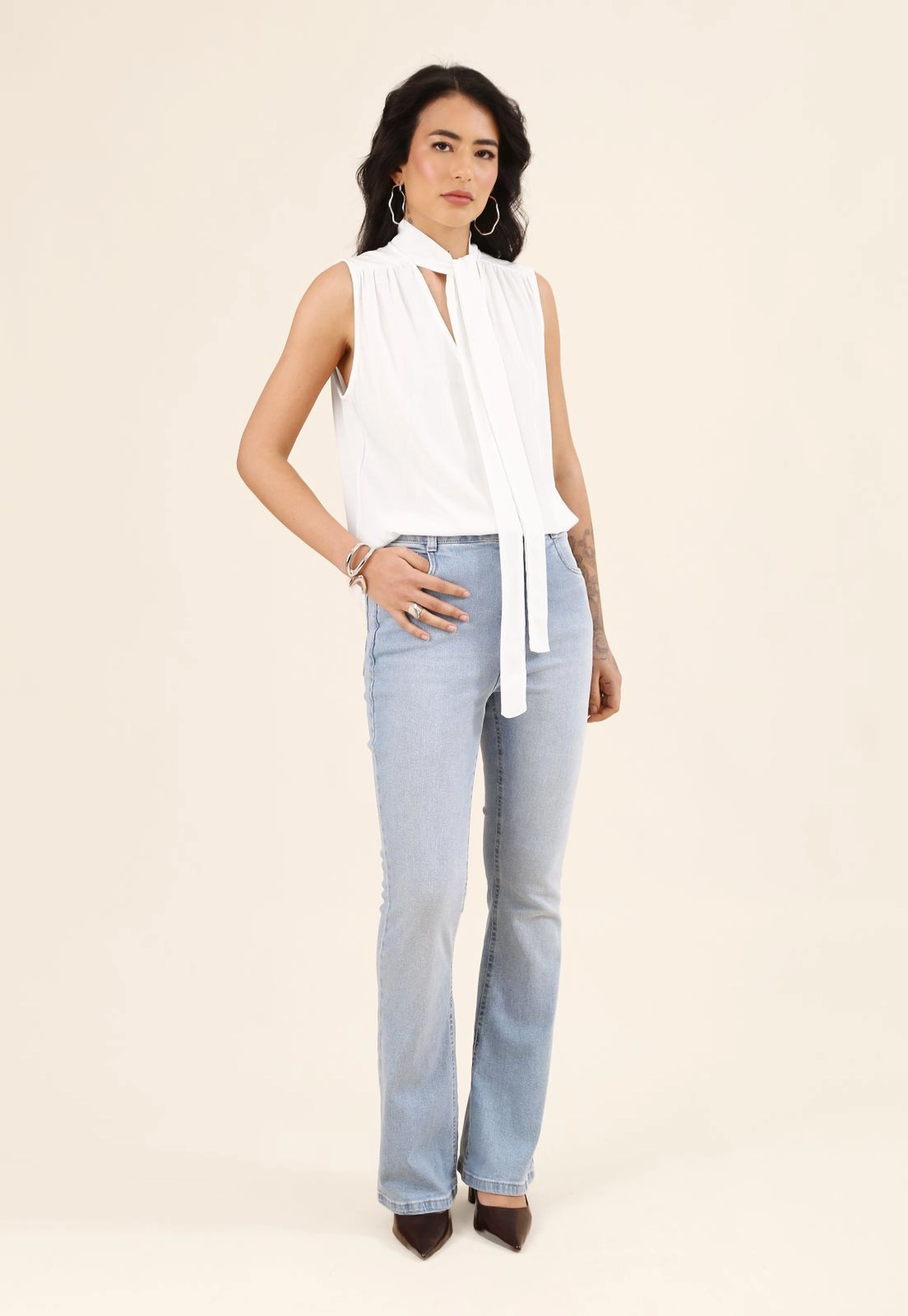 Blusa Sem Manga com Gola Laço