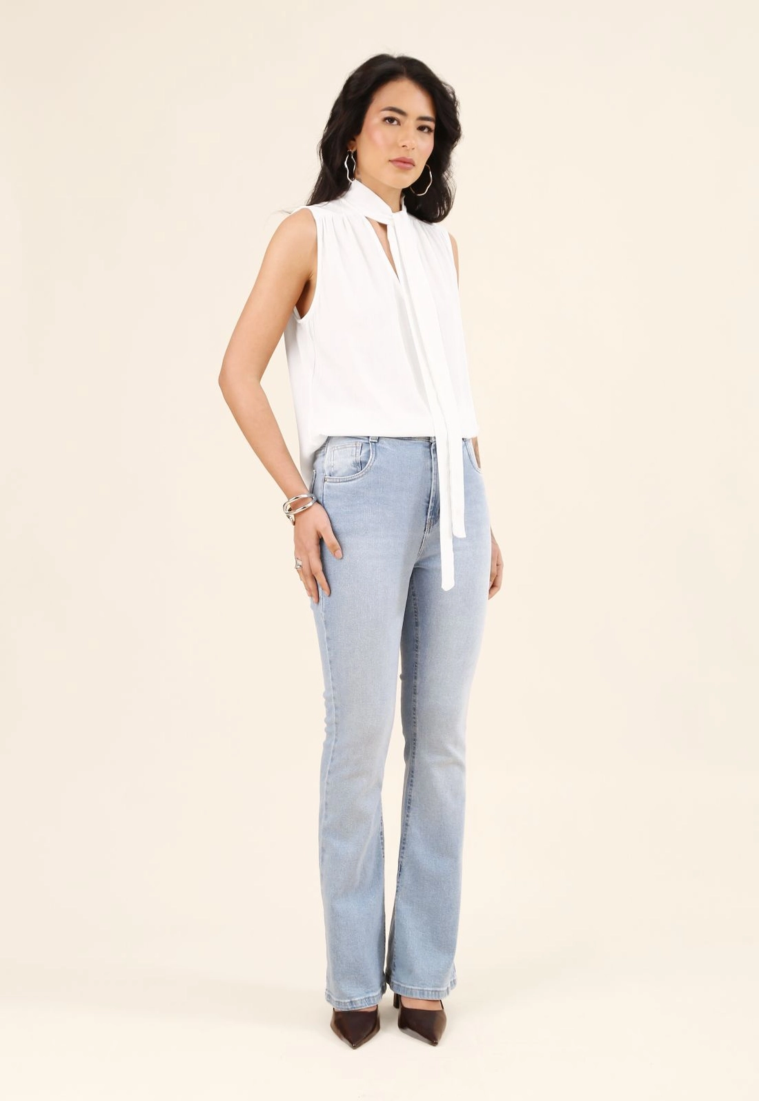 Blusa Sem Manga com Gola Laço