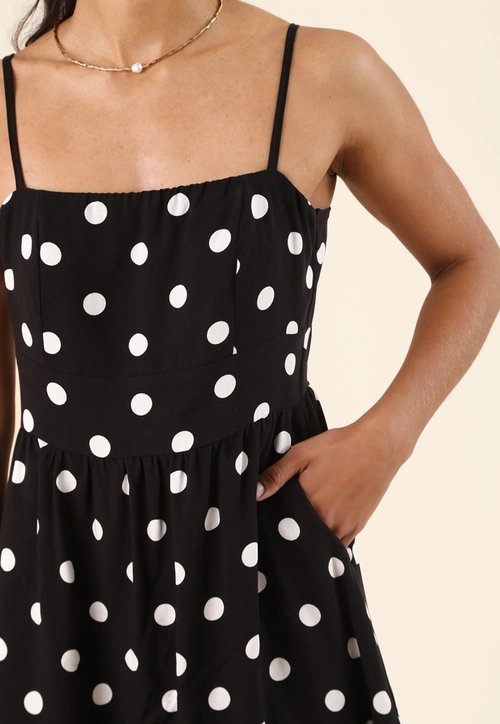 Vestido Curto Com Bolso E Estampa Poá
