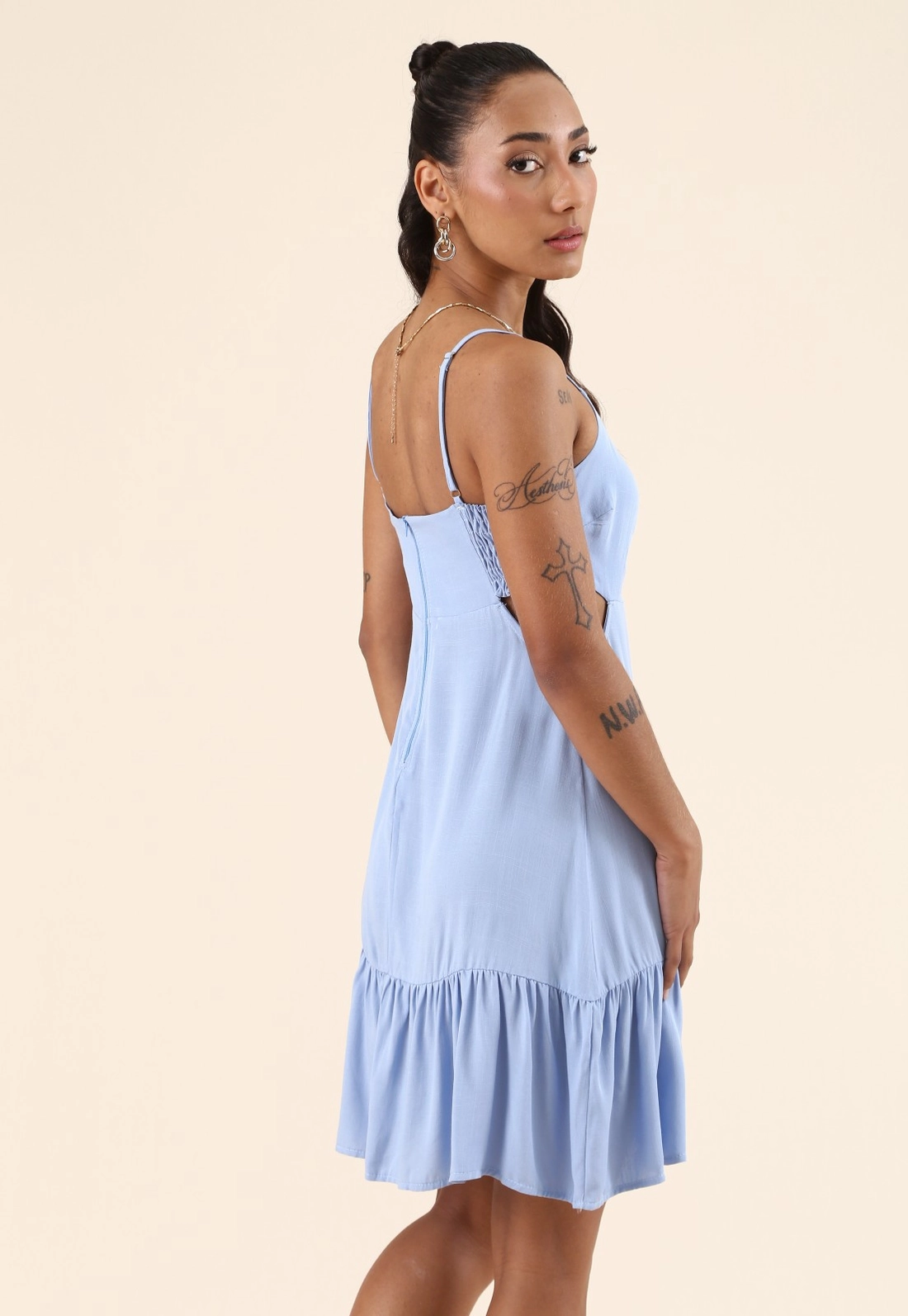 Vestido Curto Com Abertura Lateral Em Viscolinho