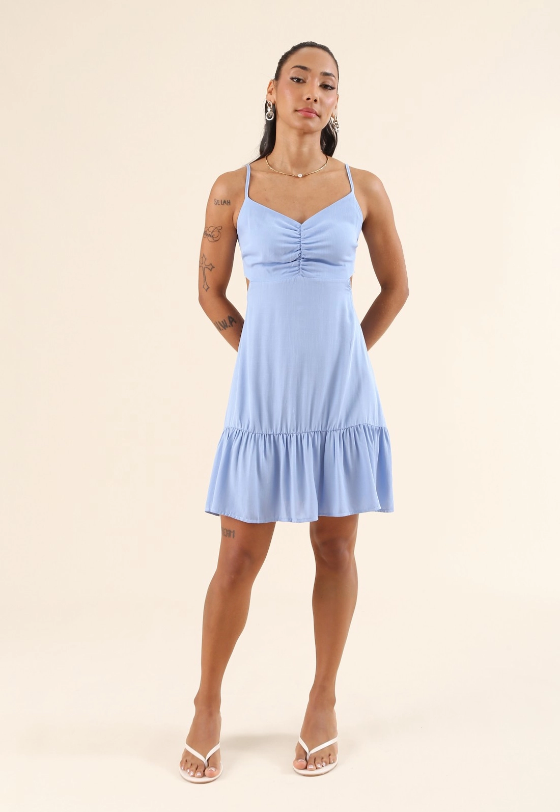 Vestido Curto Com Abertura Lateral Em Viscolinho