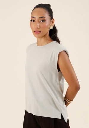 Blusa Muscle Tee Com Ombreira Em Malha Piquet
