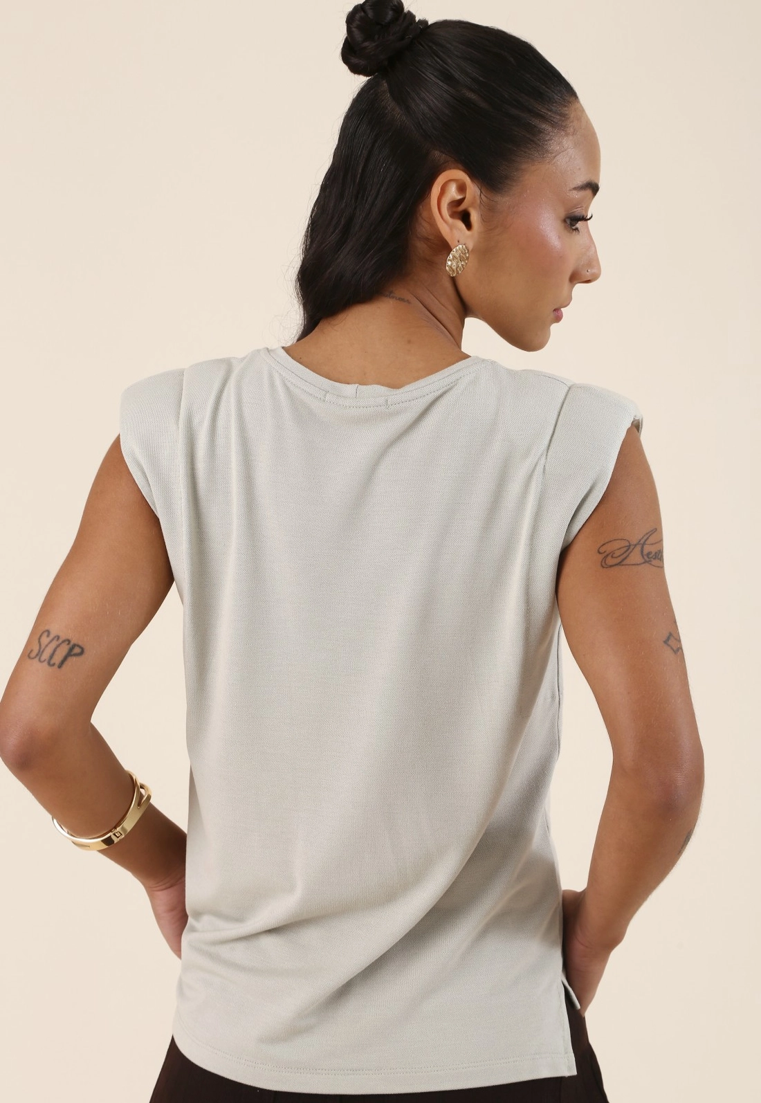 Blusa Muscle Tee Com Ombreira Em Malha Piquet