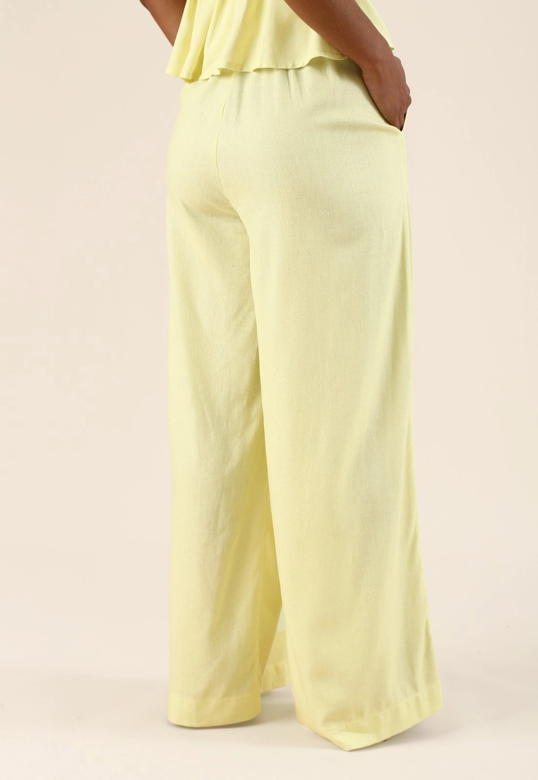 Calça Wide Leg Em Linho Com Elástico No Cós