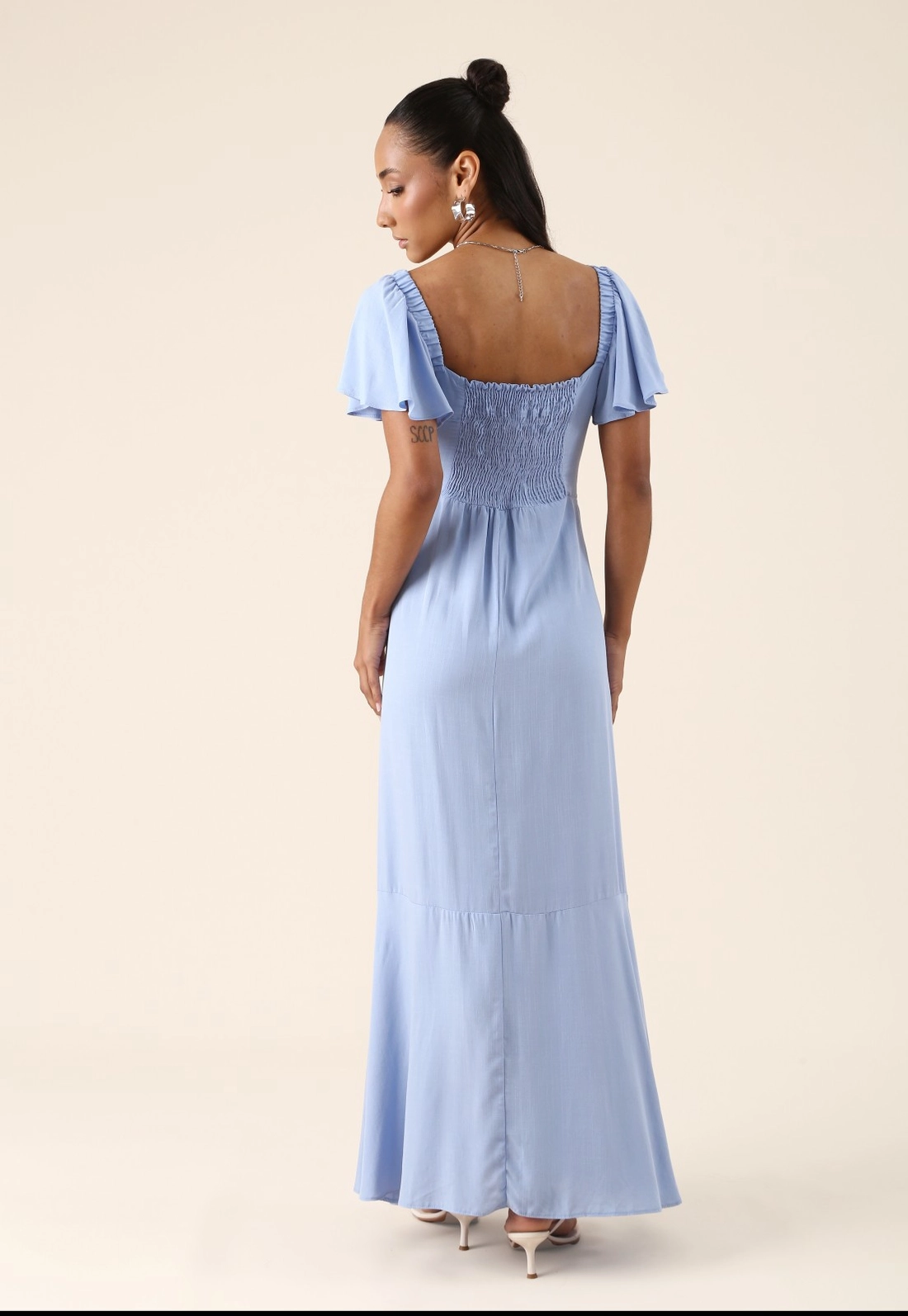 Vestido Midi Com Recorte No Busto E Manga Curta
