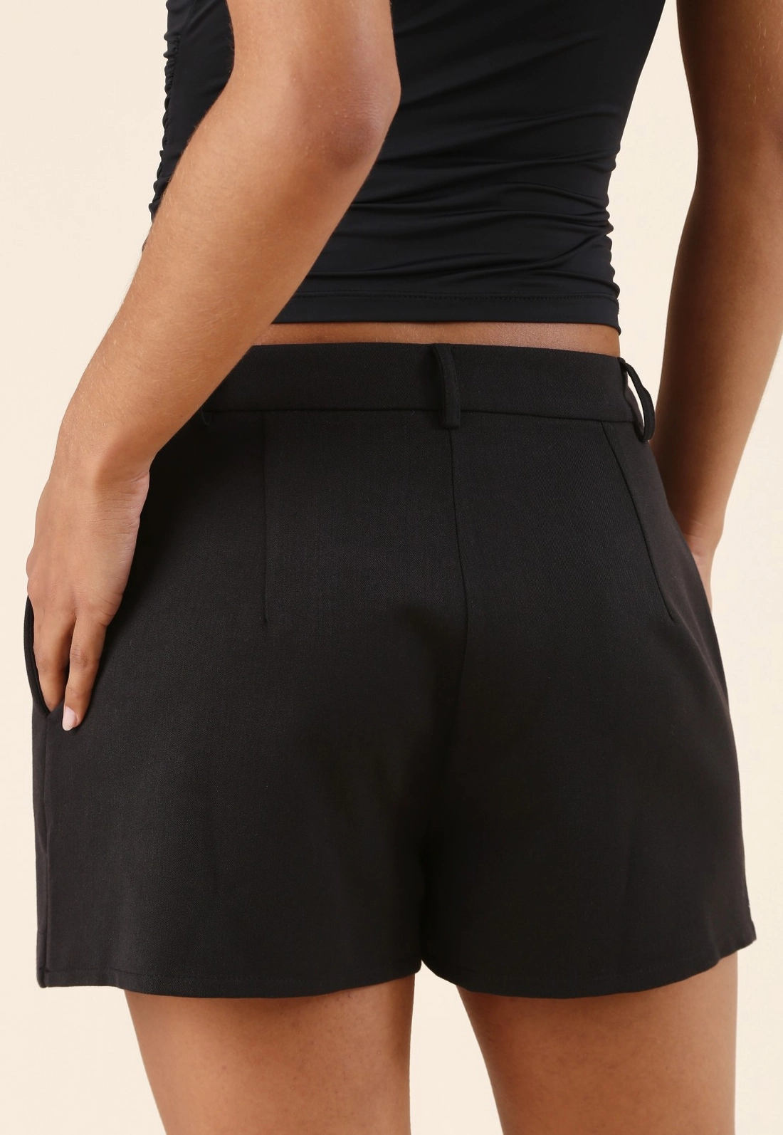 Short Saia Bolso Faca Em Alfaiataria