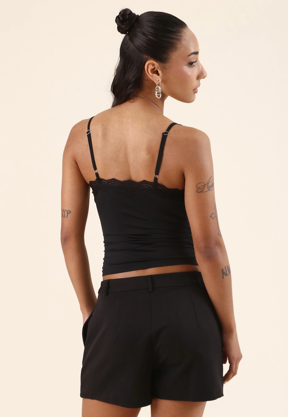 Short Saia Bolso Faca Em Alfaiataria