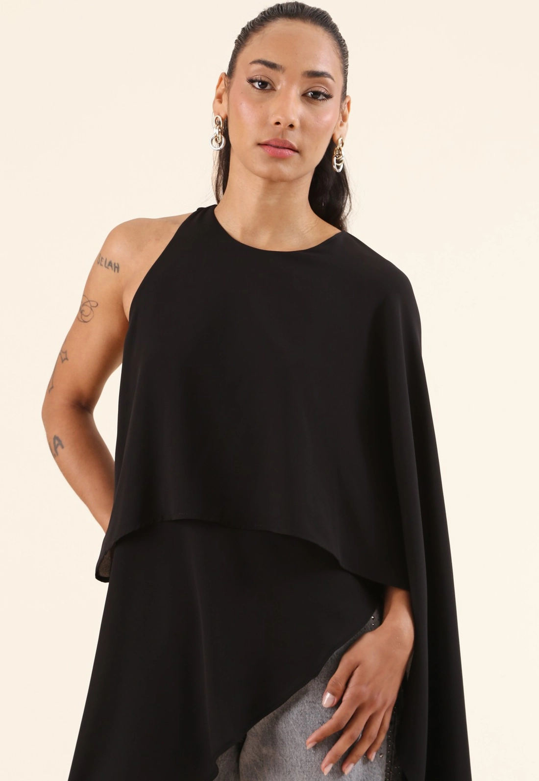 Blusa Assimétrica Sem Manga Com Camadas Em Chiffon