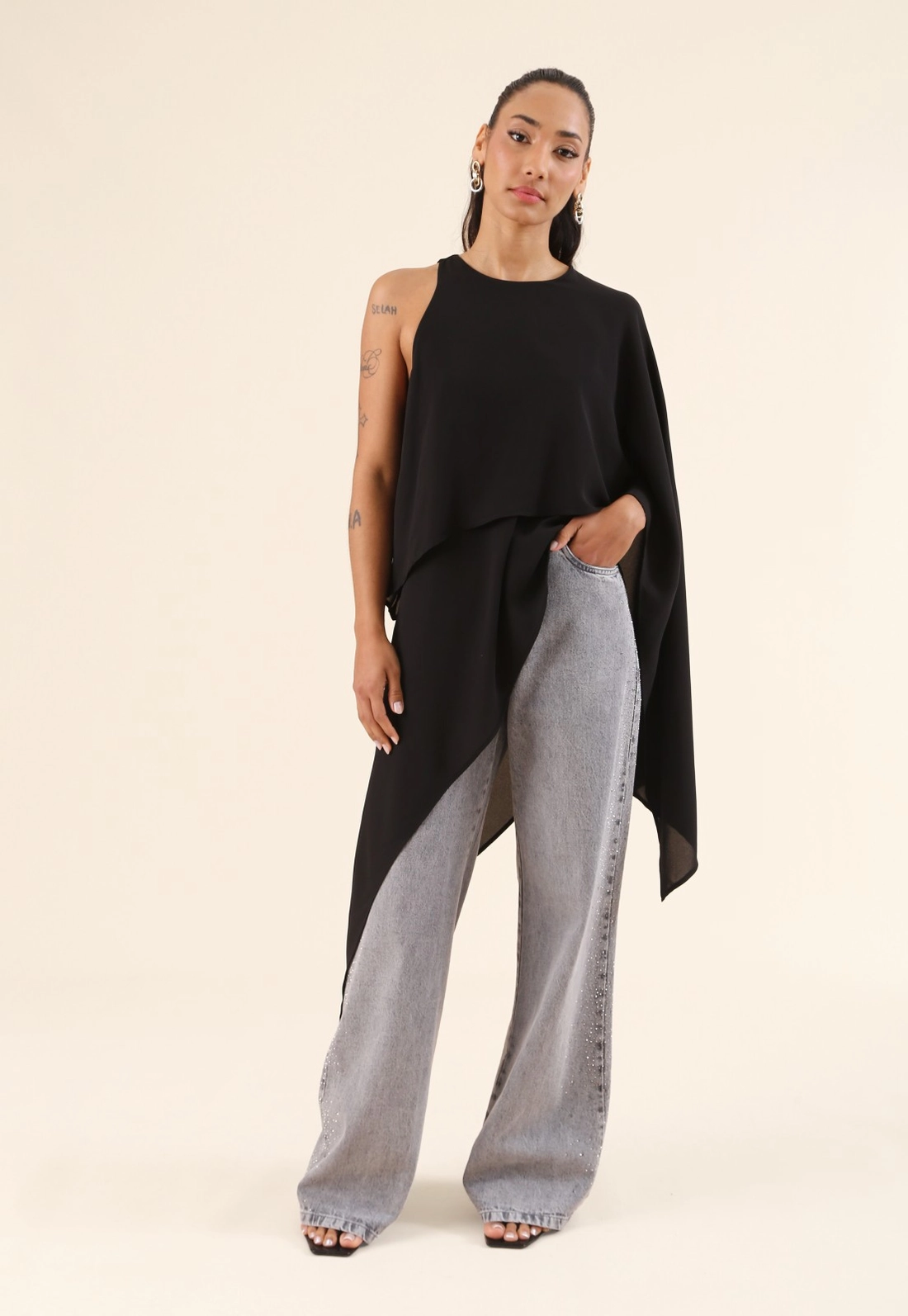 Blusa Assimétrica Sem Manga Com Camadas Em Chiffon