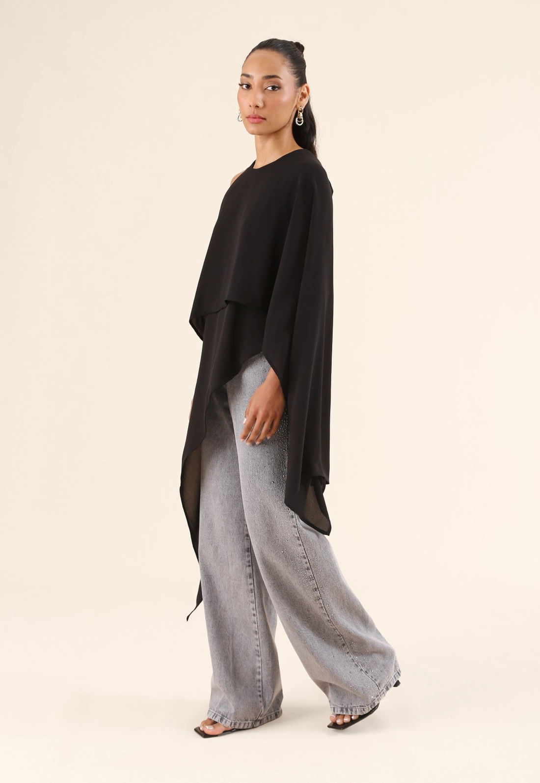 Blusa Assimétrica Sem Manga Com Camadas Em Chiffon