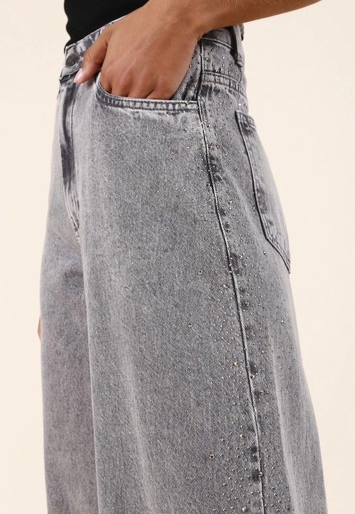 Calça Jeans Wide Leg Com Strass Na Lateral