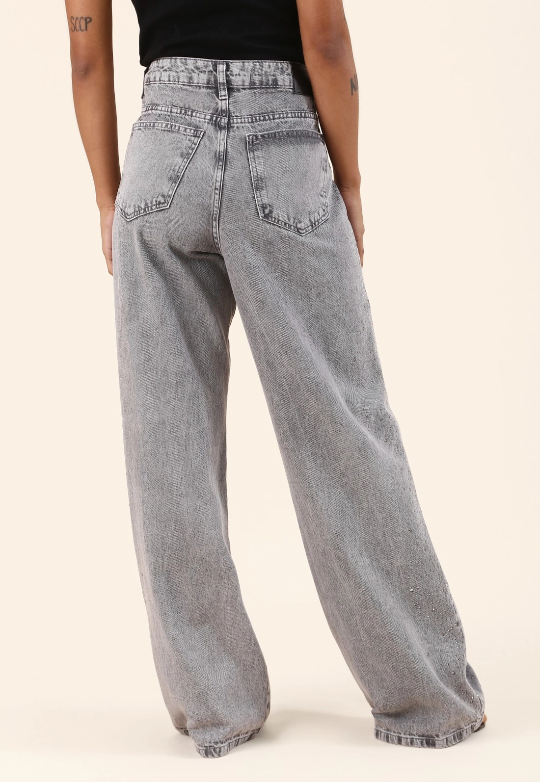 Calça Jeans Wide Leg Com Strass Na Lateral