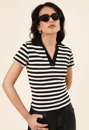 Blusa Polo Em Malha Listrada Texturizada