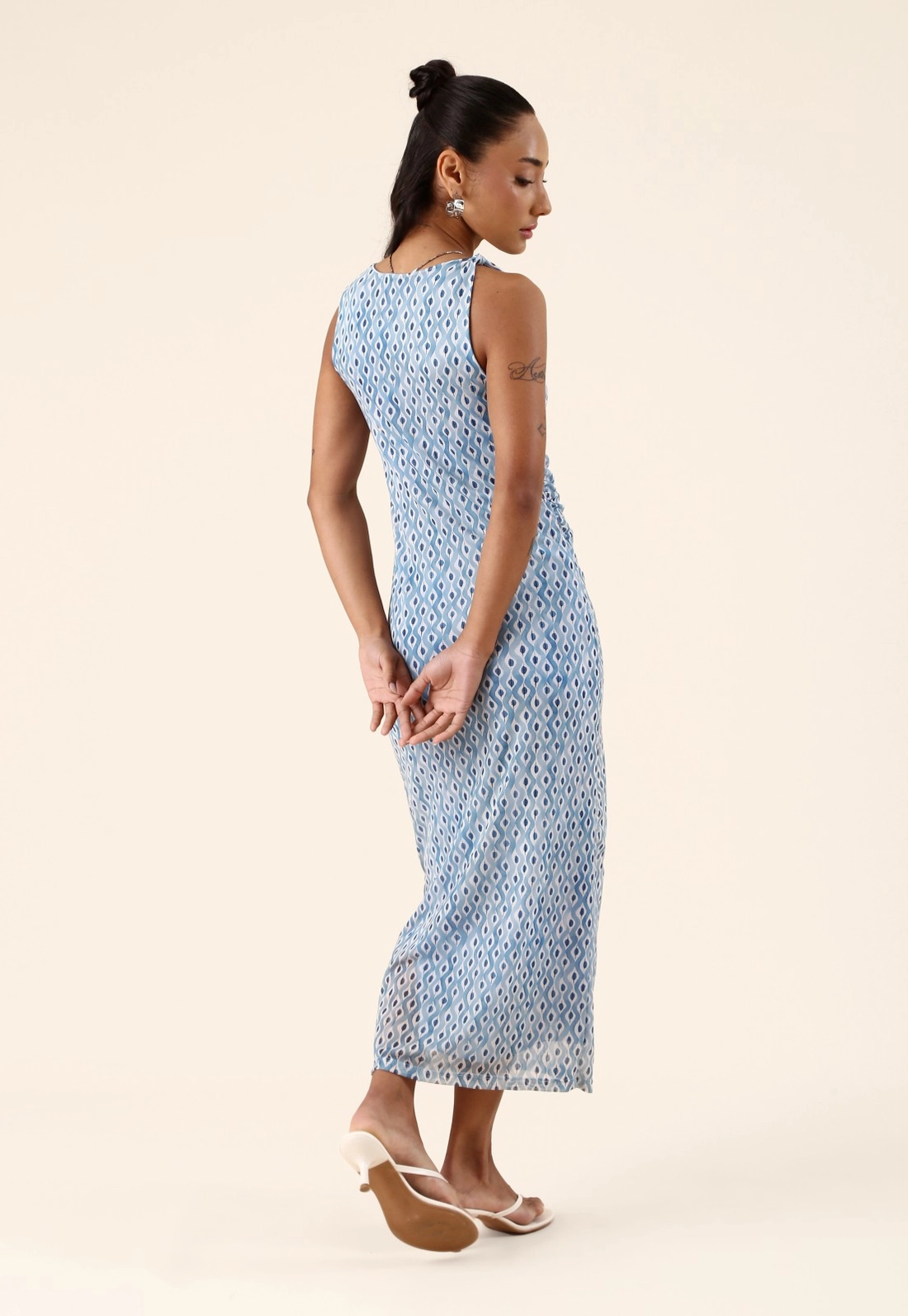 Vestido Midi Sem Manga Em Tule Estampado Azul