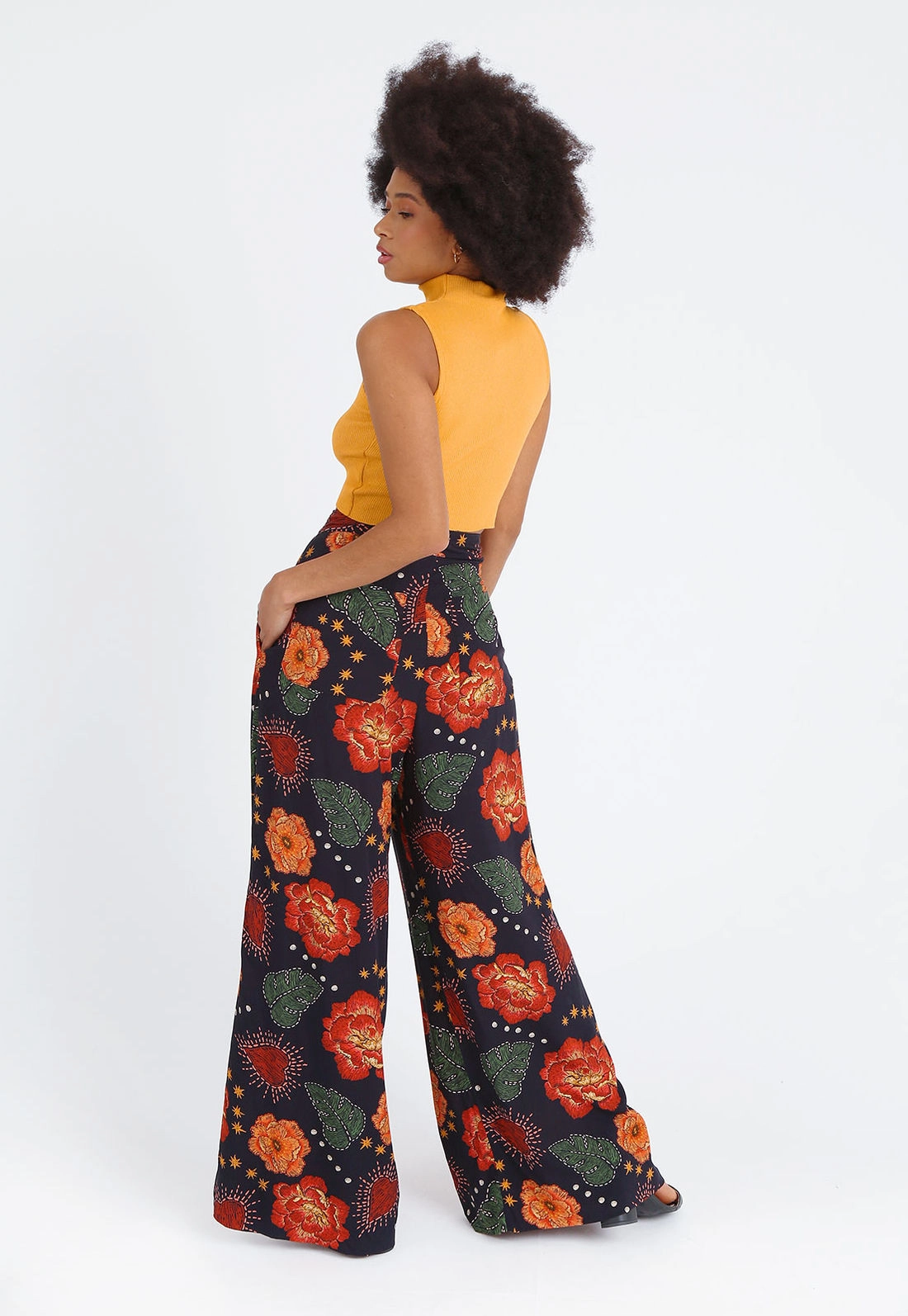 Calça Viscose Pantalona Bolso Estampada