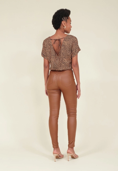 Calca Couro Ecologico Skinny Botao Forrado g