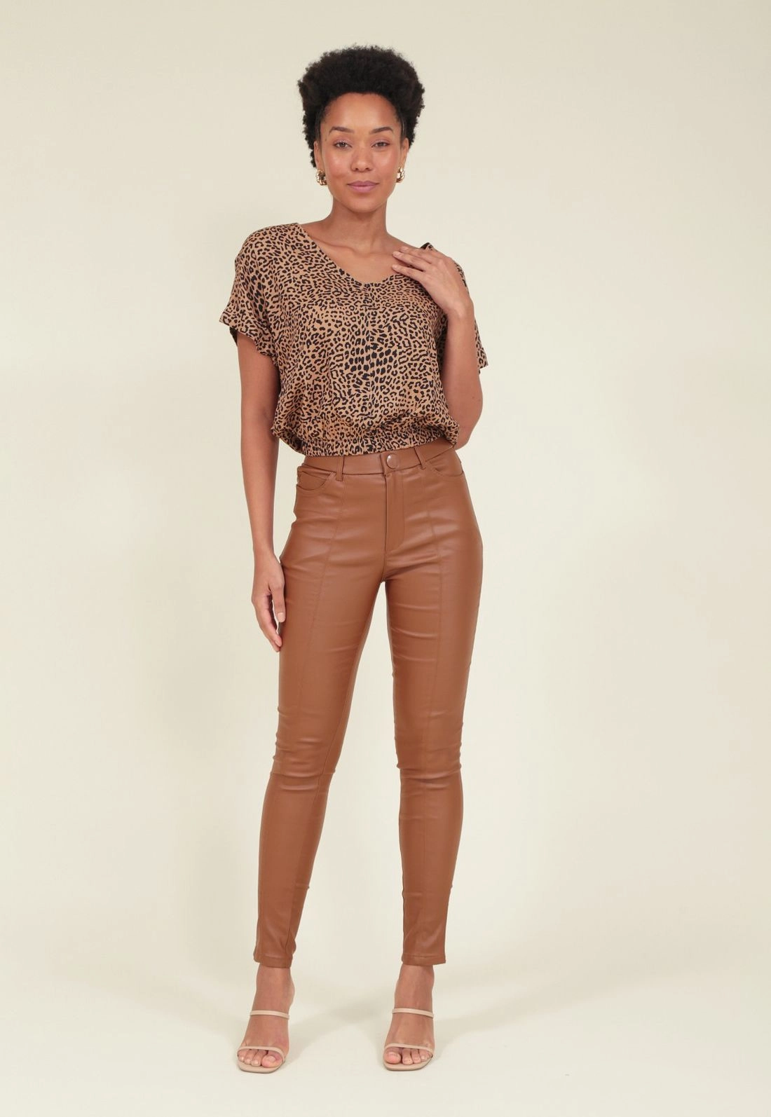 Calca Couro Ecologico Skinny Botao Forrado g