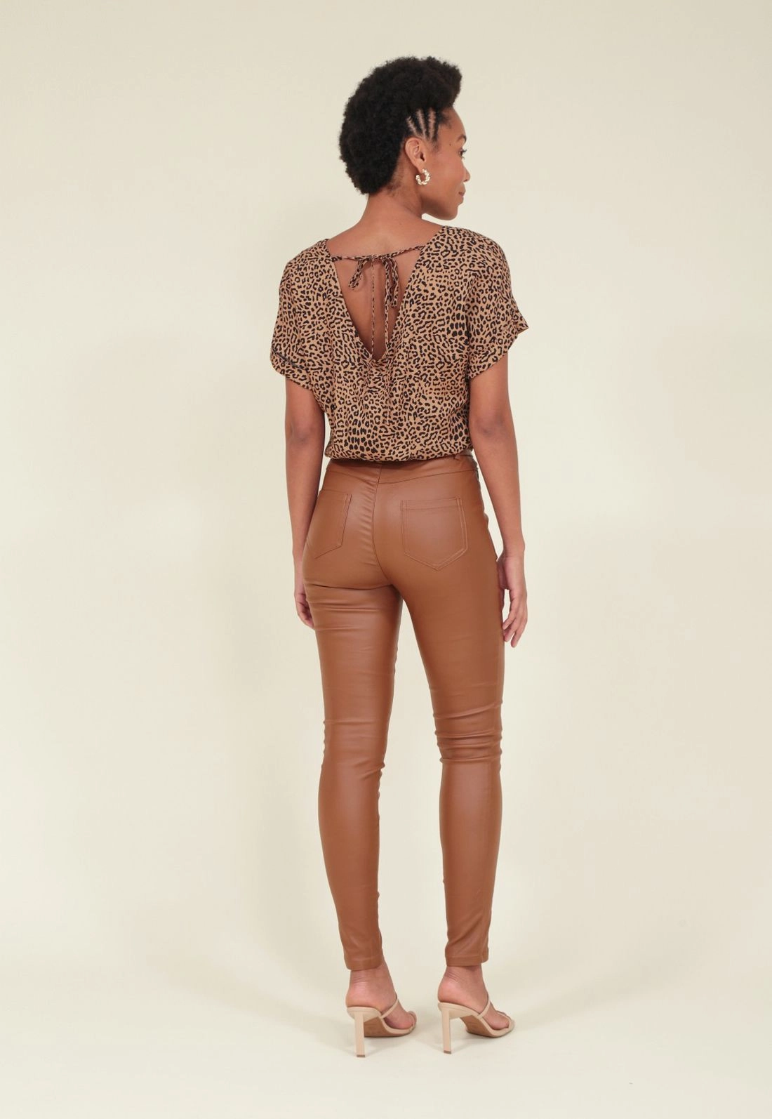 Calca Couro Ecologico Skinny Botao Forrado g