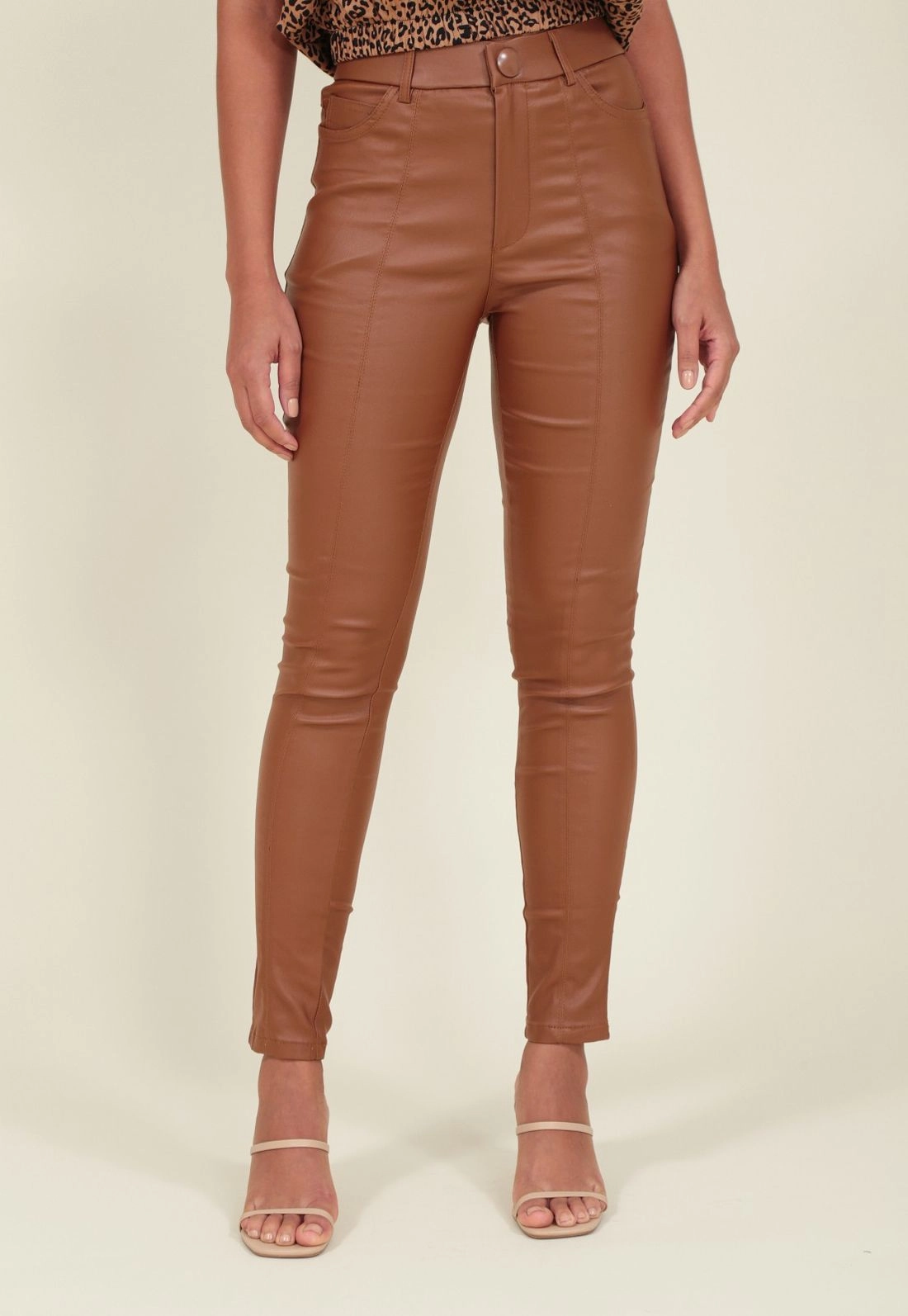 Calca Couro Ecologico Skinny Botao Forrado g
