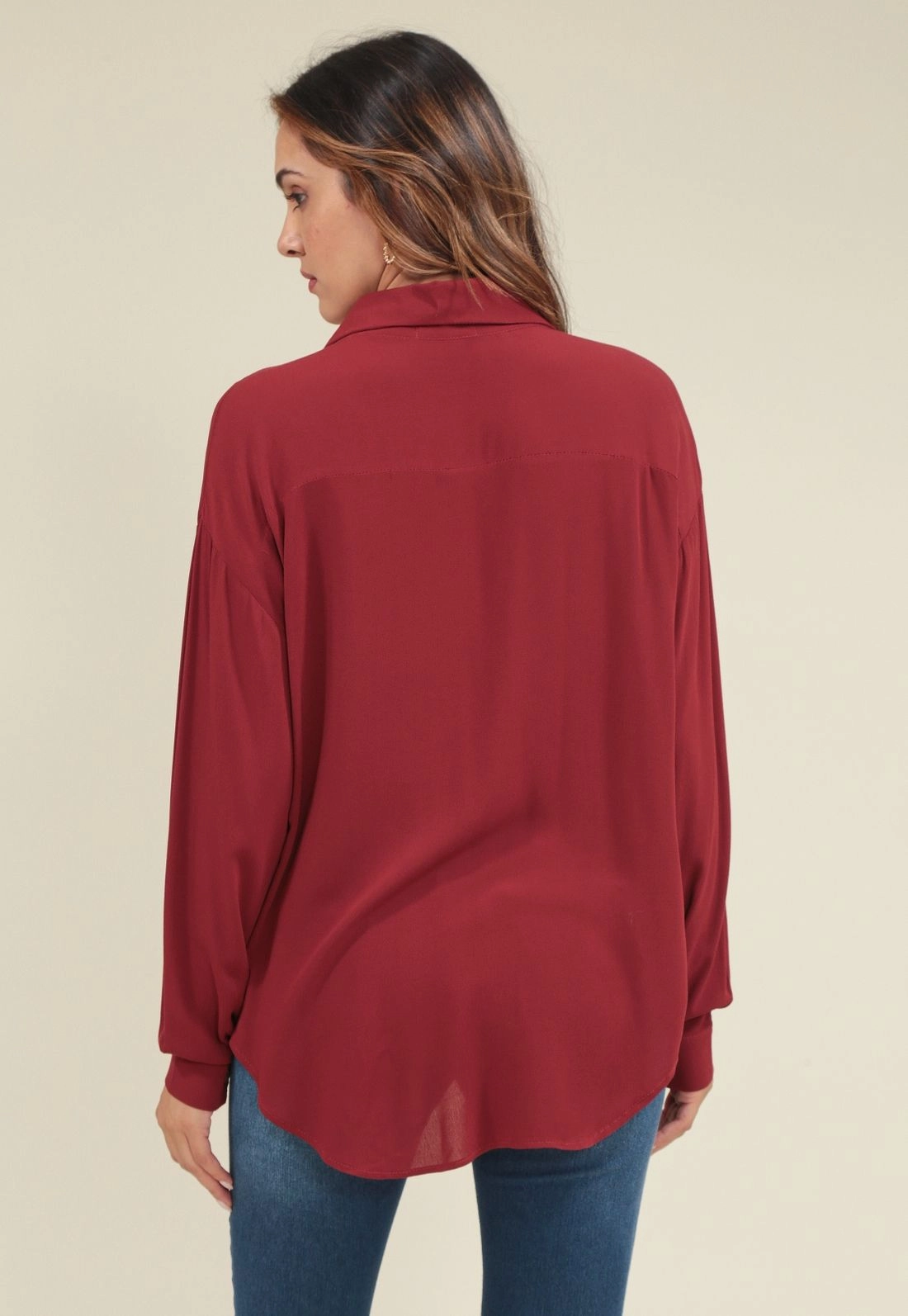 Camisa Crepe Manga Longa Barra Arredondada